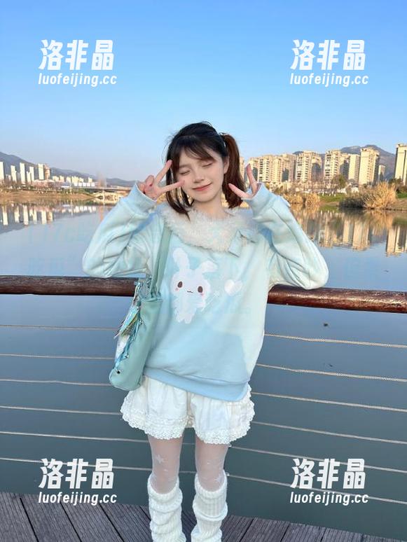 聚会后，大家都在追询“17c吃瓜”的地址，叶子落下，有点吵，但果然都爱吃瓜。