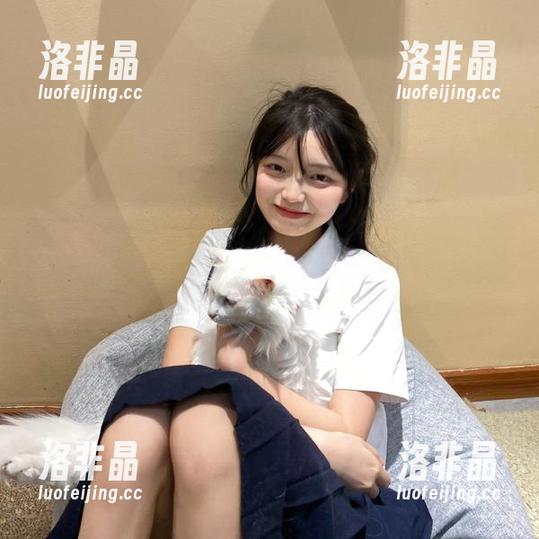关注“51吃瓜王ccggg”，观看各种瓜田李下幕后花絮！