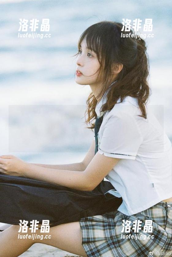 下载51在线吃瓜，瓜田小子带你驰骋八卦世界，记得鸣笛提醒哦，别光埋头吃瓜！