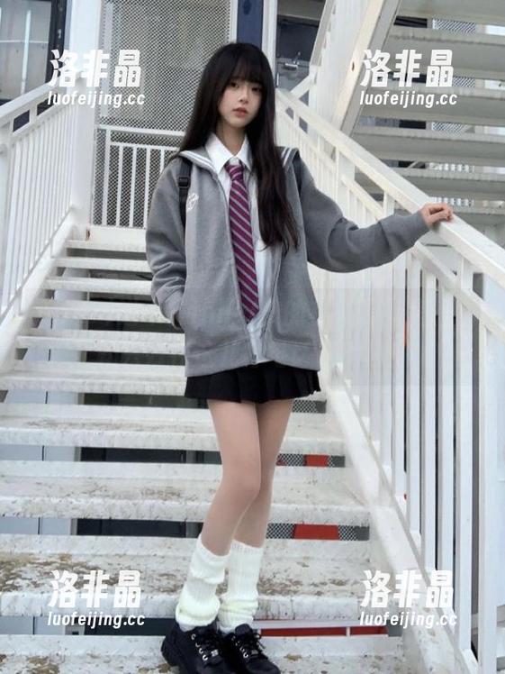 进不去ihlw09的在线聊天室，我就只好在这儿打电话求助了！