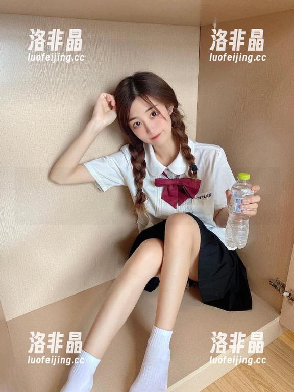 在线潜伏在免费吃瓜网站里，哪个小八卦让你心跳加速呢？
