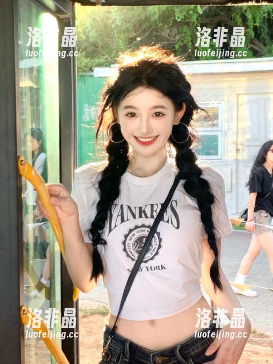 吃瓜导航官网：想象一下，瓜从天而降，那会是什么样的画面呢？