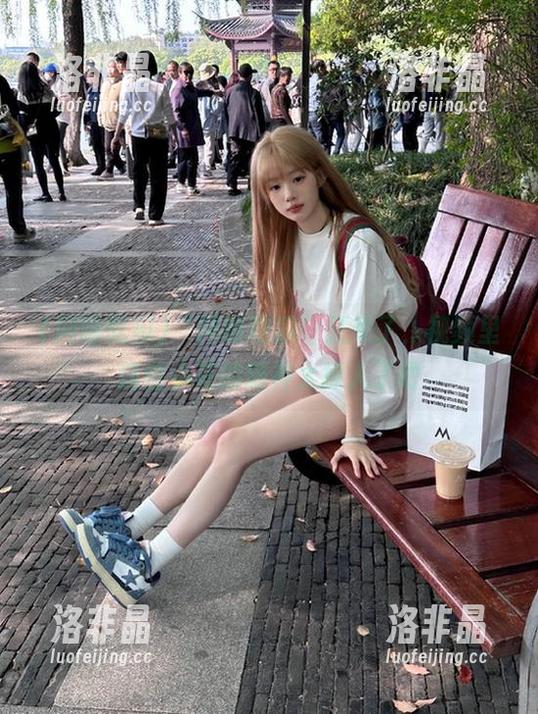 “网曝吃瓜”又来了，视频里这位小花的眼神太撩人了吧