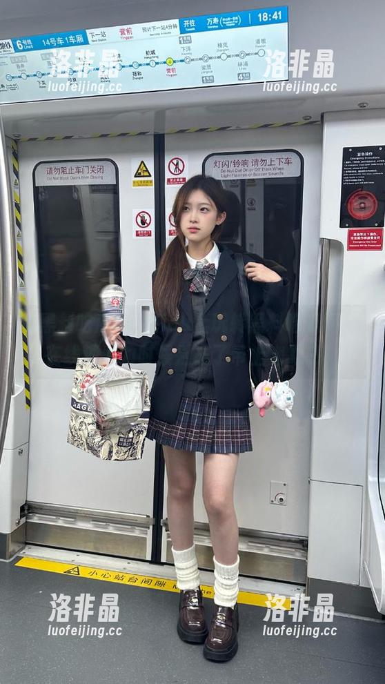 在ios上玩转黑料吃瓜网，在线观看的时候别忘了带上幽默感！